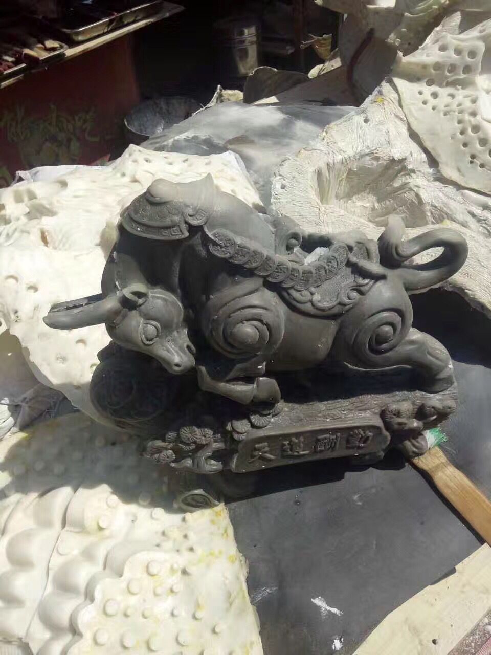 如何使用工業(yè)級模具硅膠制作模具？